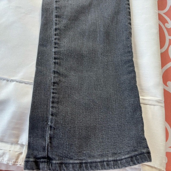 LEE women jean pants relaxed fit size 10 medium. Gently used excellent condition - Picture 2 of 7